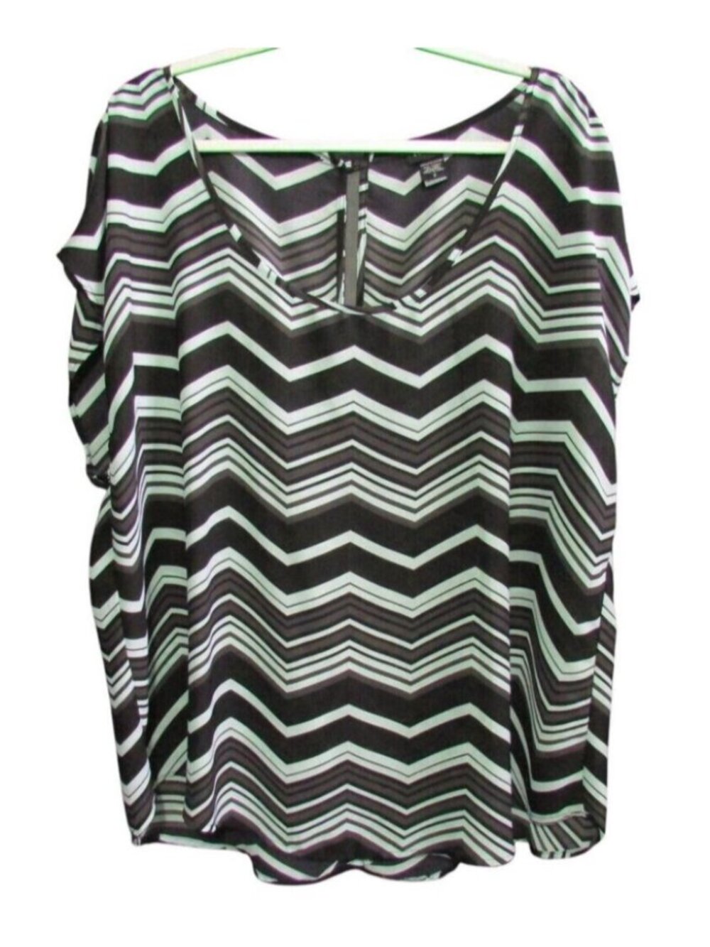 Torrid Top Size 2X Mint Green Black Zig Zag Print Semi Sheer Blouse Button Back